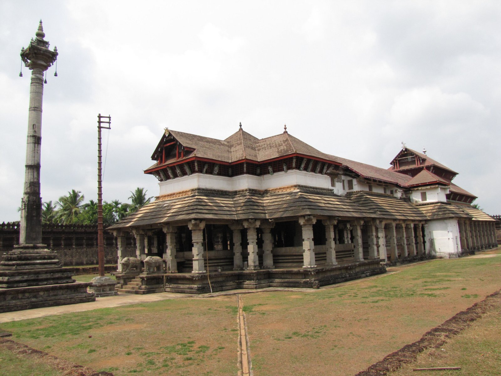 Taxi to Thiruvananthapuram from Mangalore Airport